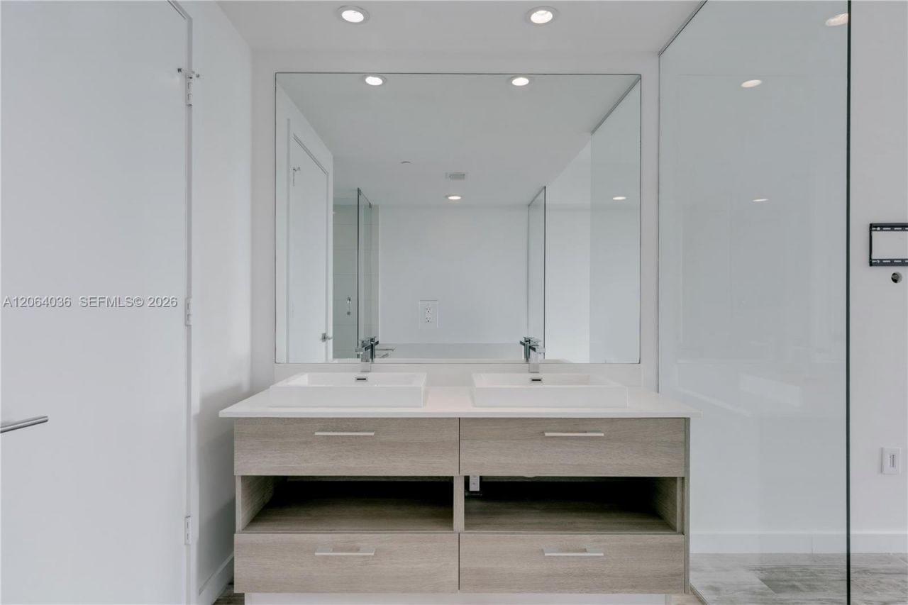 650 NE 32nd St , Unit 802, Miami, FL 33137 Photo
