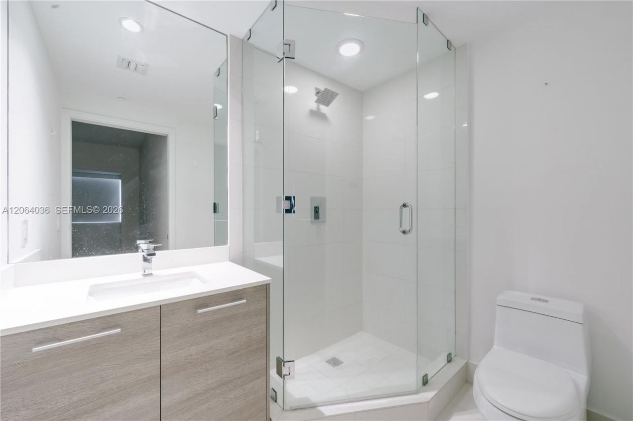 650 NE 32nd St , Unit 802, Miami, FL 33137 Photo