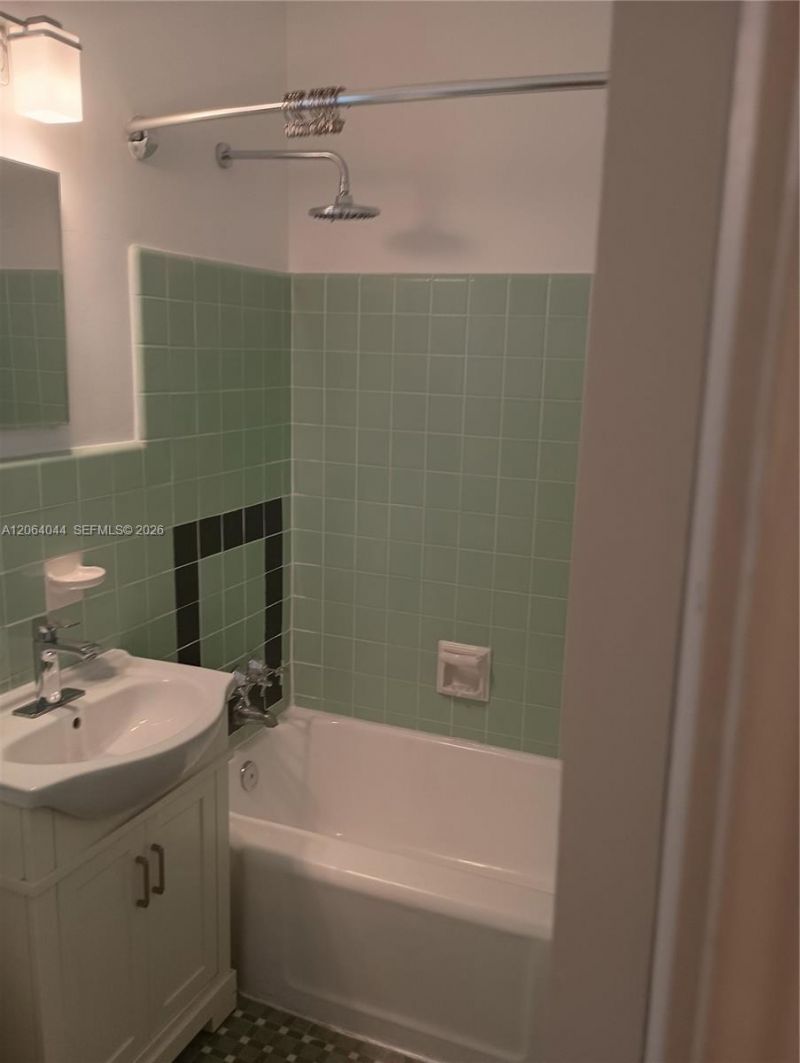 545 74, Unit 8, Miami Beach, FL 33142 Photo