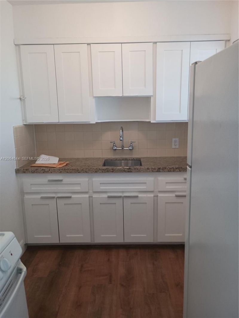 545 74, Unit 8, Miami Beach, FL 33142 Photo