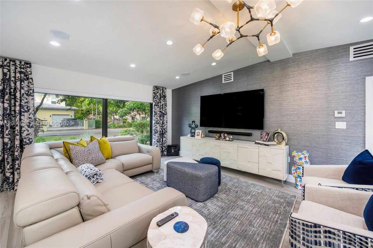 831 Cortez St, Coral Gables, FL 33134 Photo