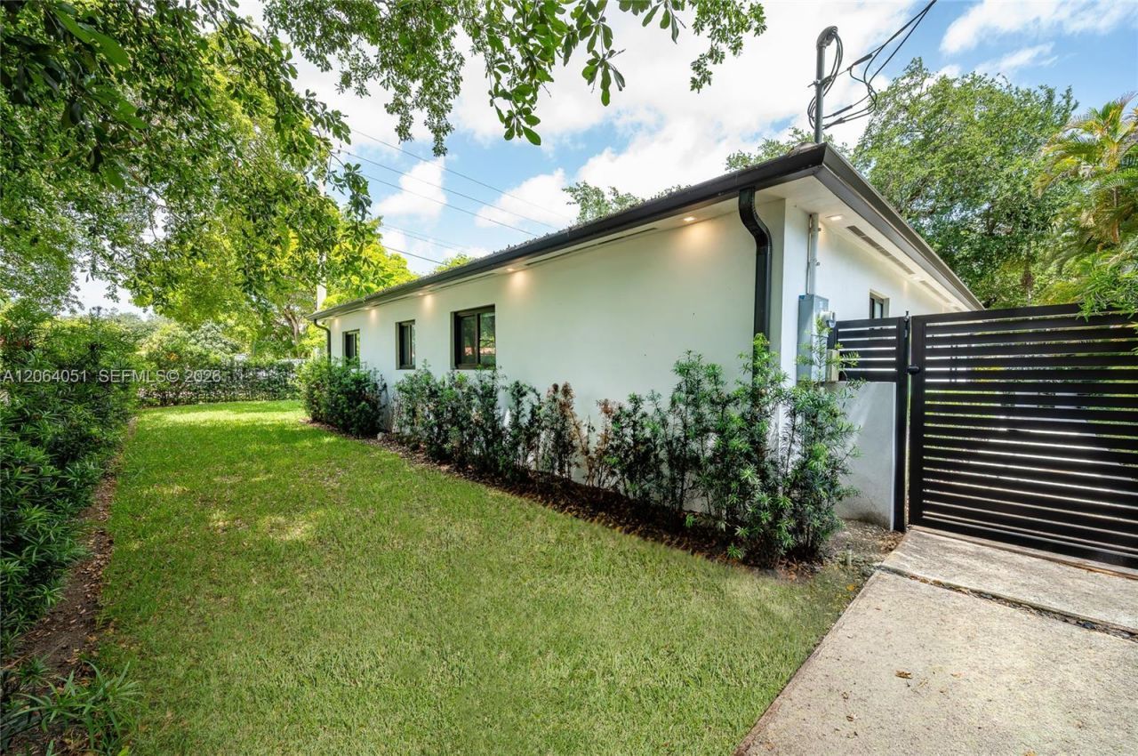 831 Cortez St, Coral Gables, FL 33134 Photo