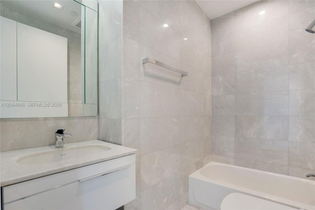 18501 Collins Ave, Unit 1804, Sunny Isles Beach, FL 33160 Photo
