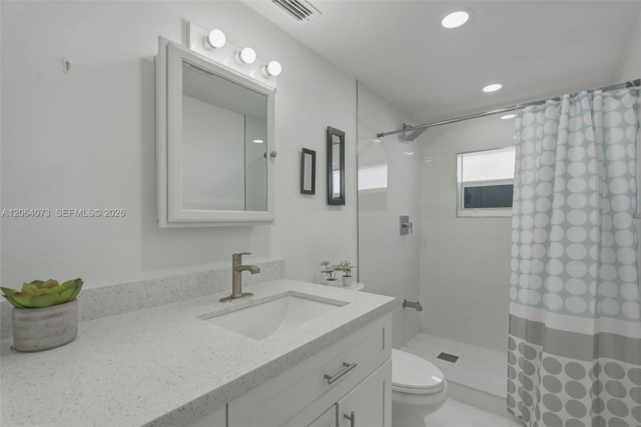 11621 NW 58th Pl , Hialeah, FL 33012 Photo