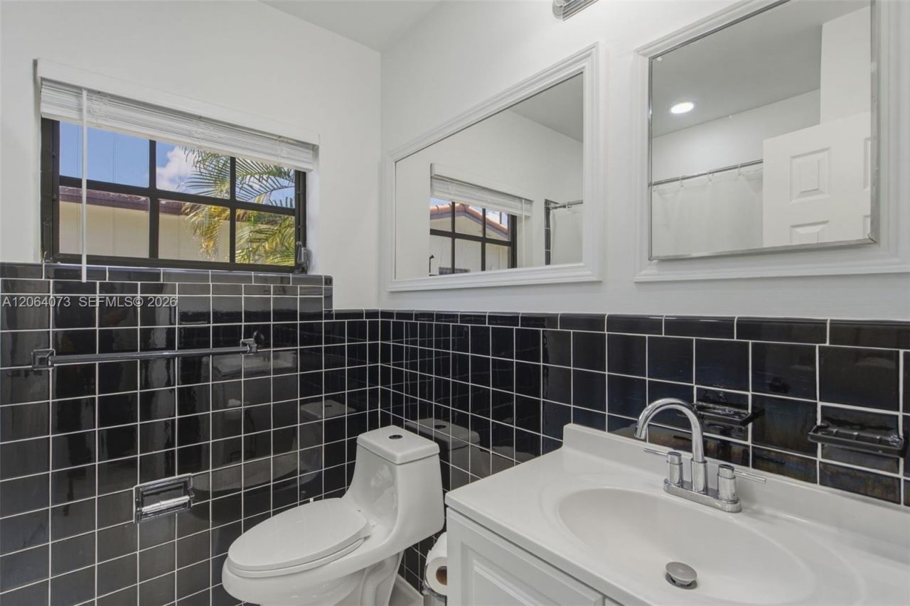 11621 NW 58th Pl , Hialeah, FL 33012 Photo