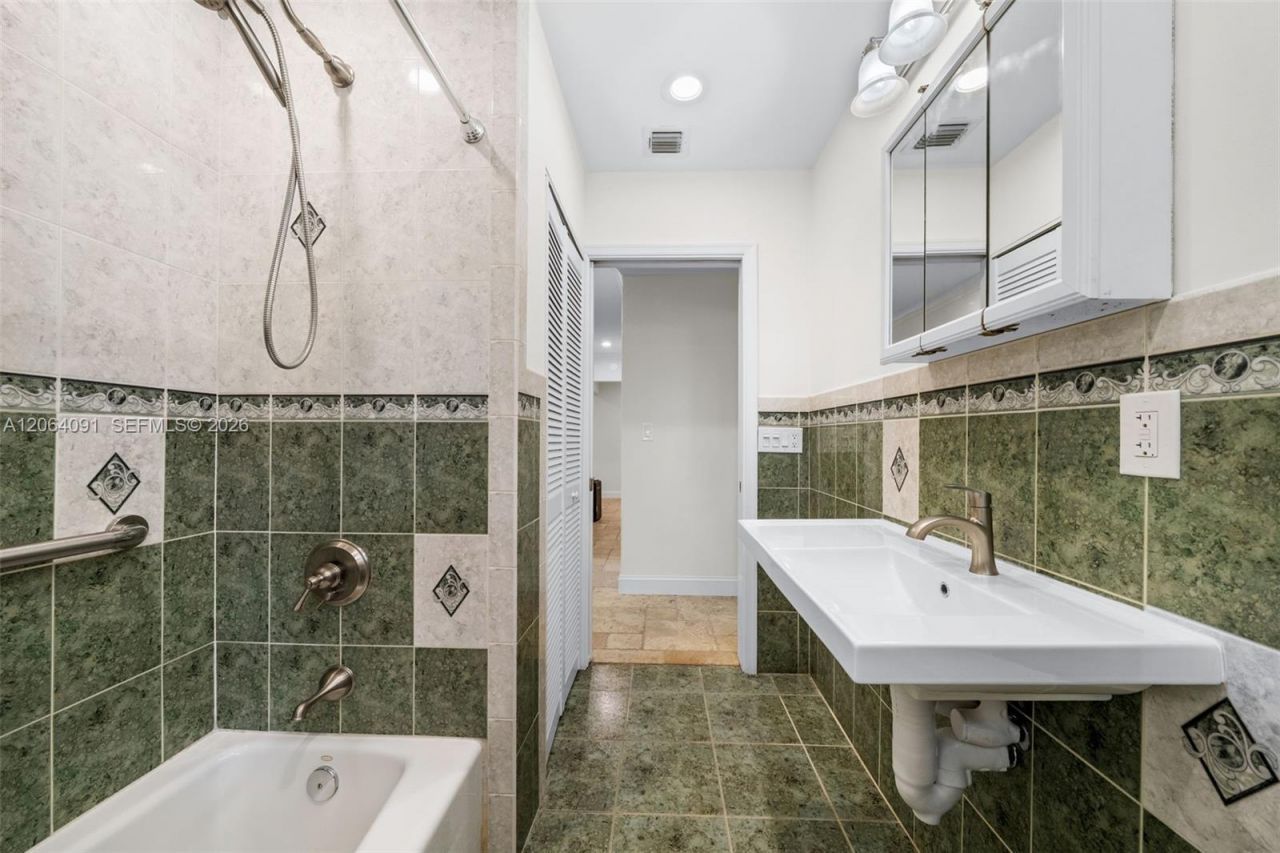 6200 Pine Ter , Plantation, FL 33317 Photo