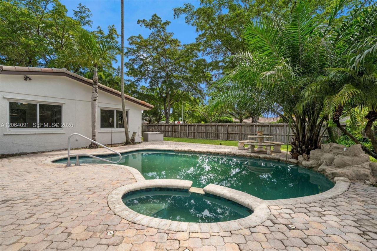 6200 Pine Ter , Plantation, FL 33317 Photo