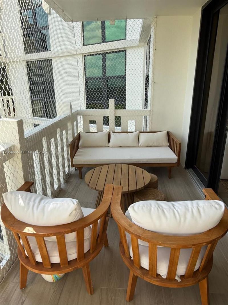 1111 Crandon Blvd, Unit B1004, Key Biscayne, FL 33149 Photo