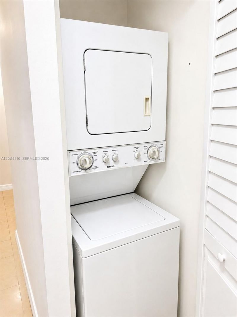 1 Glen Royal Pkwy, Unit 702, Miami, FL 33125 Photo