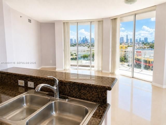 1 Glen Royal Pkwy, Unit 702, Miami, FL 33125 Photo