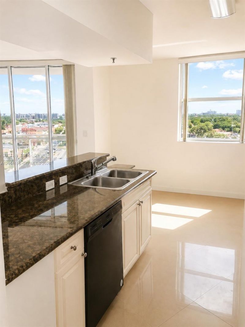 1 Glen Royal Pkwy, Unit 702, Miami, FL 33125 Photo