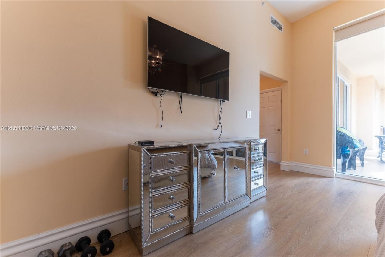 3001 NE 185th St , Unit 710, Aventura, FL 33180 Photo