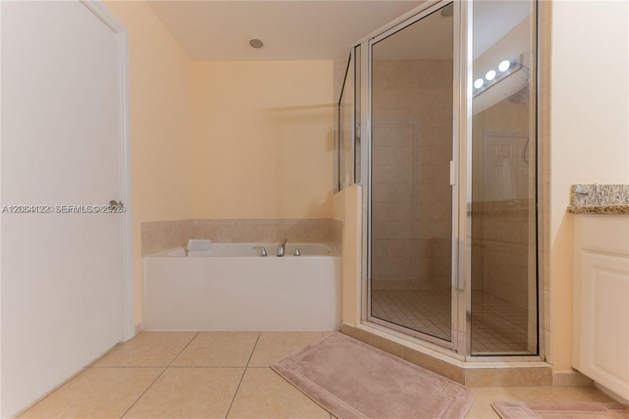 3001 NE 185th St , Unit 710, Aventura, FL 33180 Photo