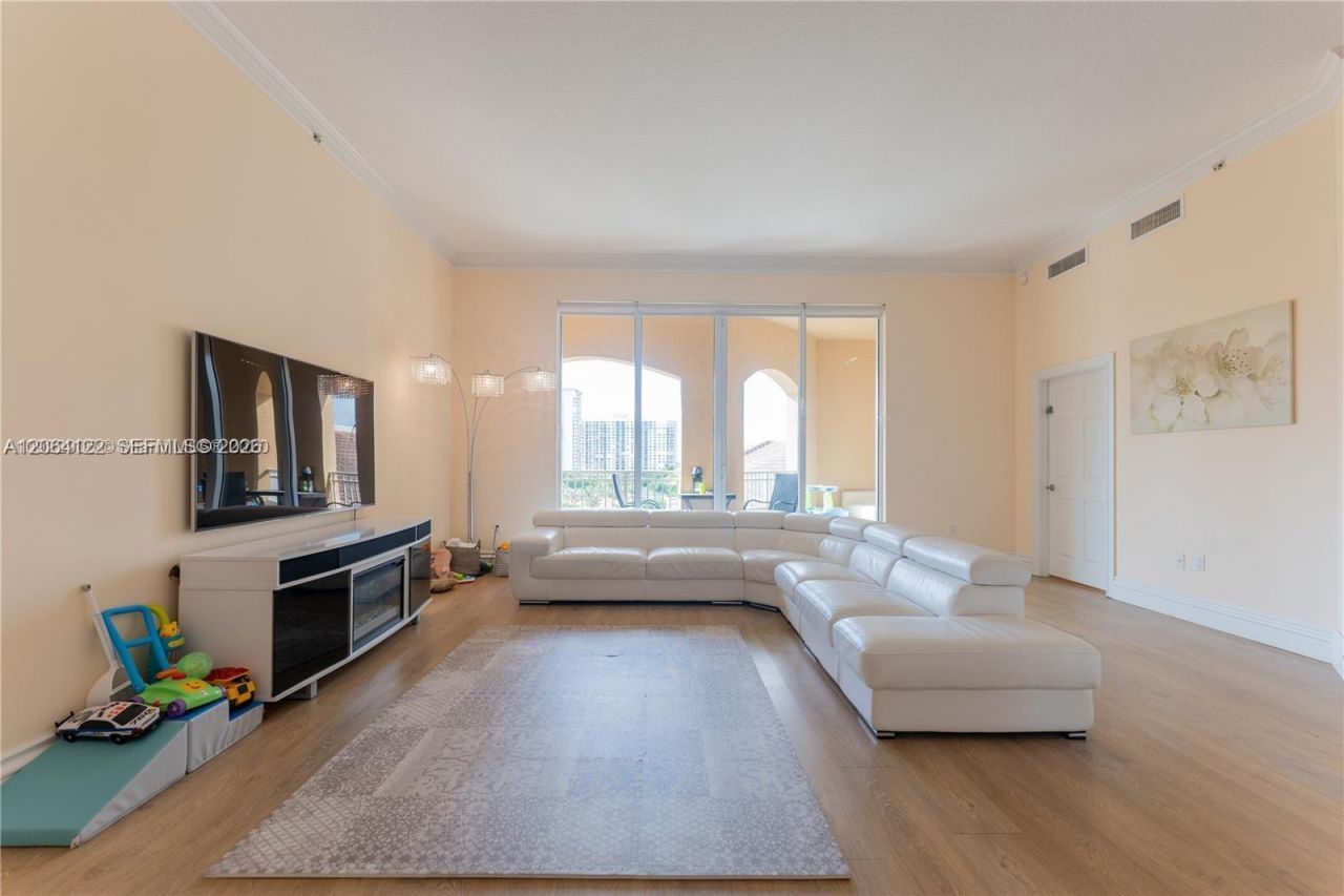 3001 NE 185th St , Unit 710, Aventura, FL 33180 Photo