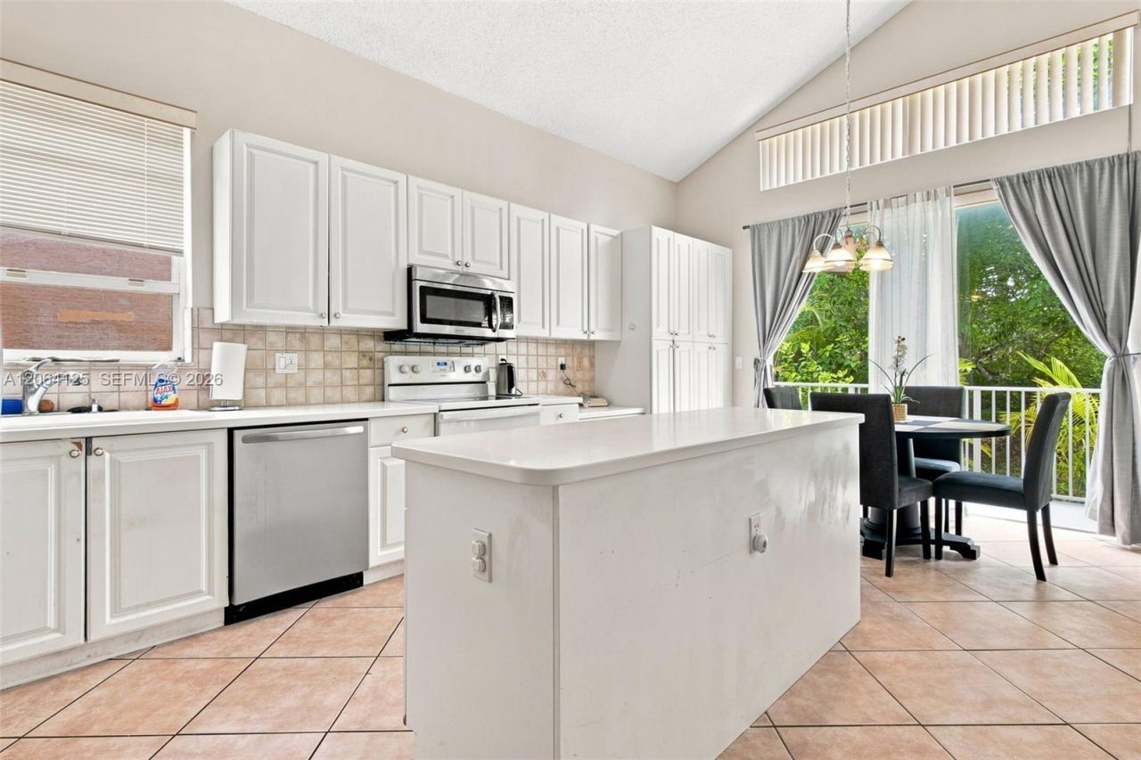 15650 NW 12th Ct, Pembroke Pines, FL 33028 Photo