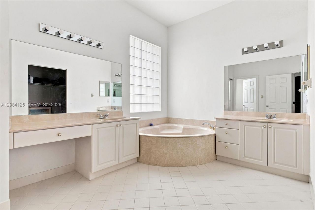 15650 NW 12th Ct, Pembroke Pines, FL 33028 Photo