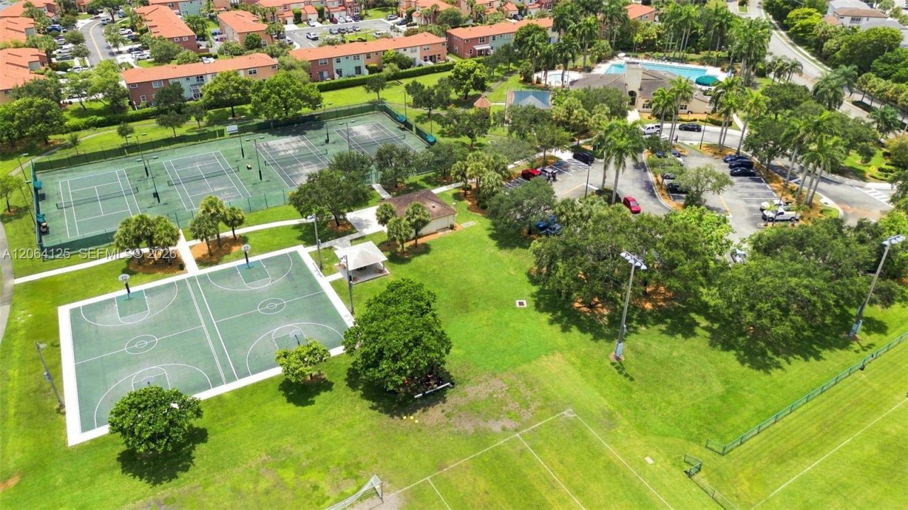 15650 NW 12th Ct, Pembroke Pines, FL 33028 Photo