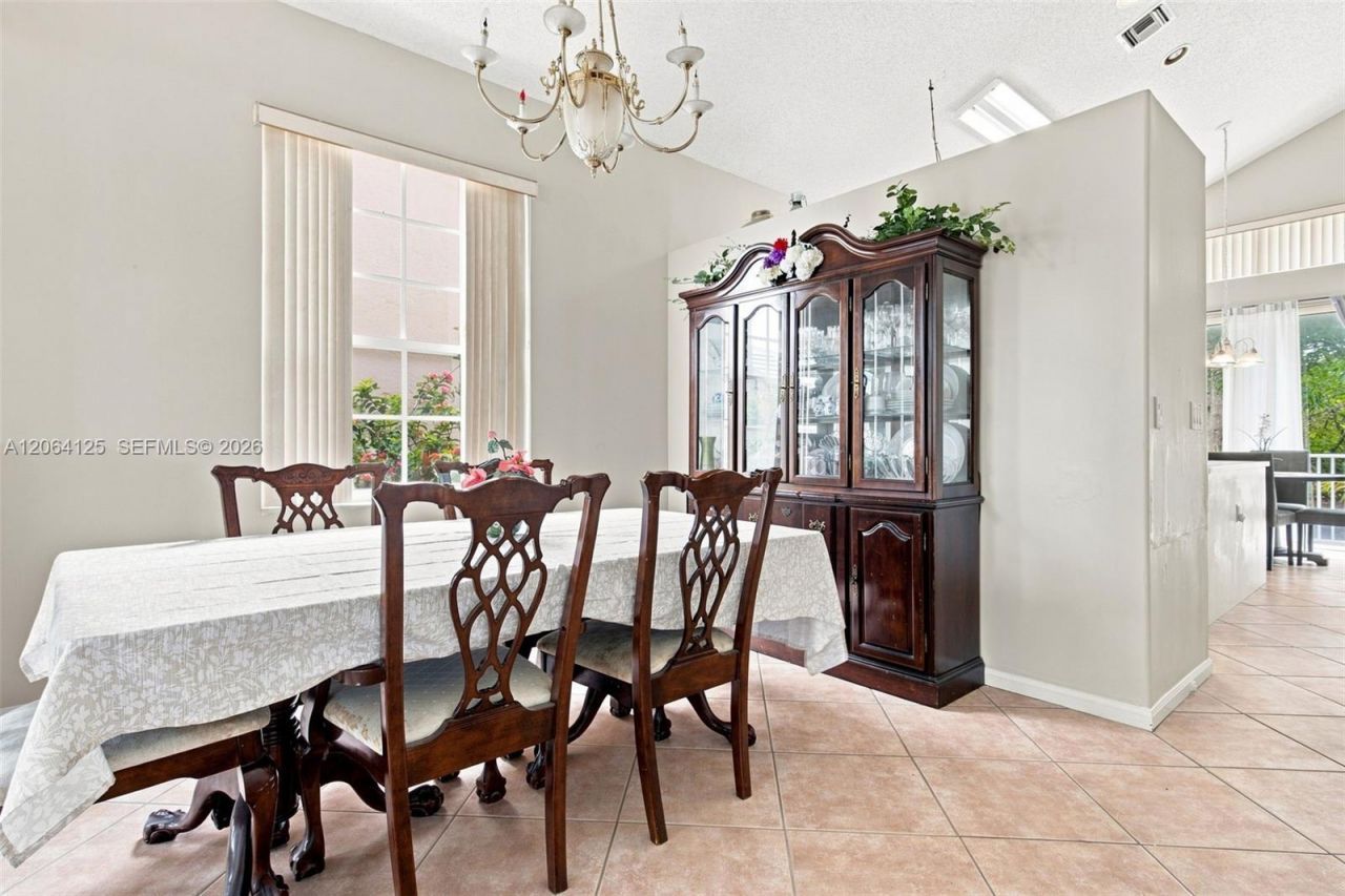 15650 NW 12th Ct, Pembroke Pines, FL 33028 Photo