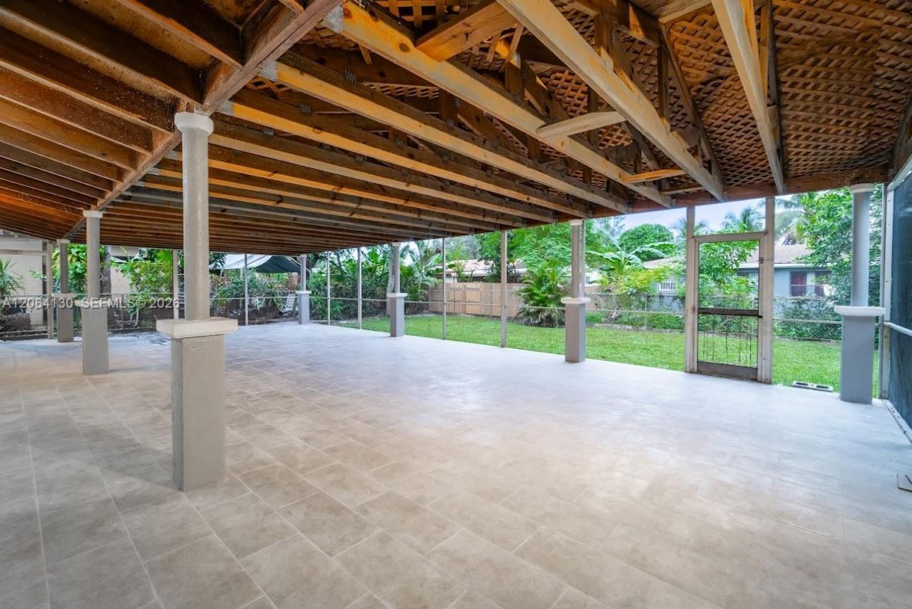 320 NE 160th St, Miami, FL 33162 Photo