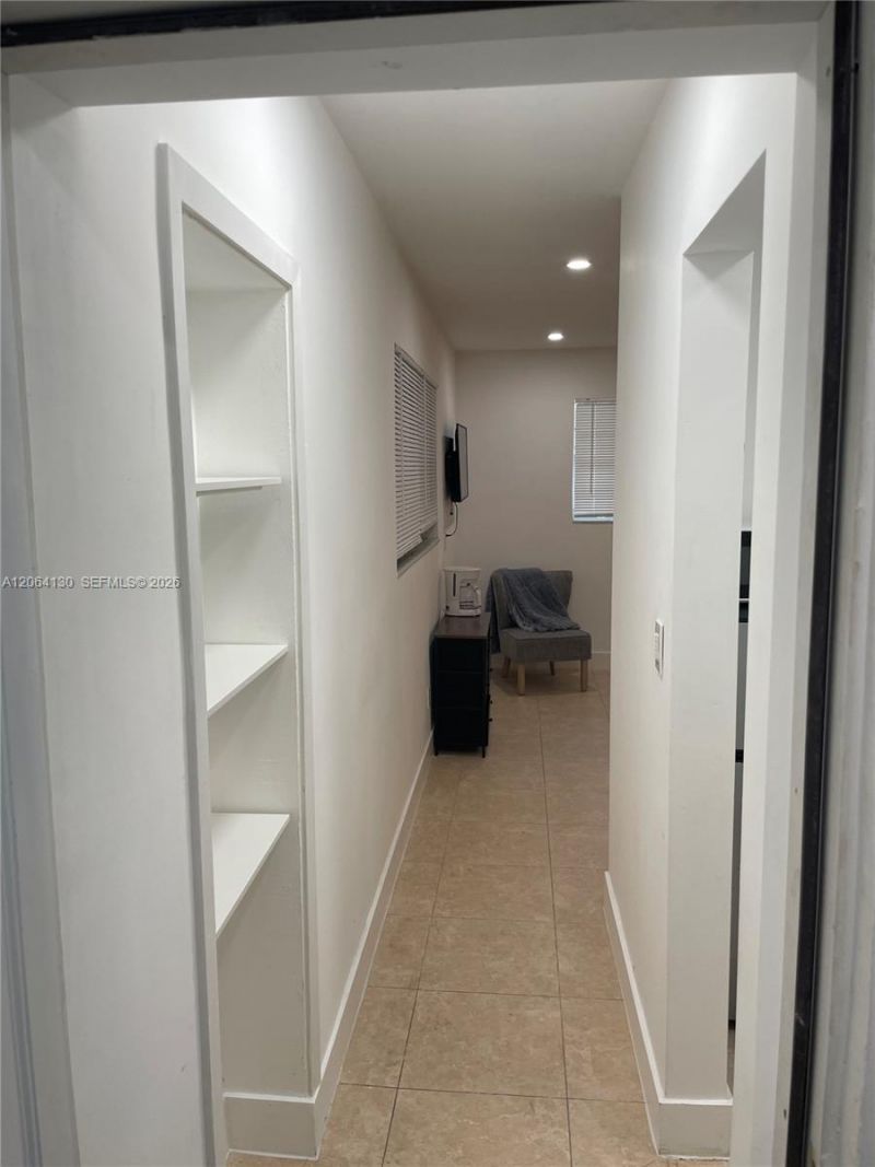 320 NE 160th St, Miami, FL 33162 Photo