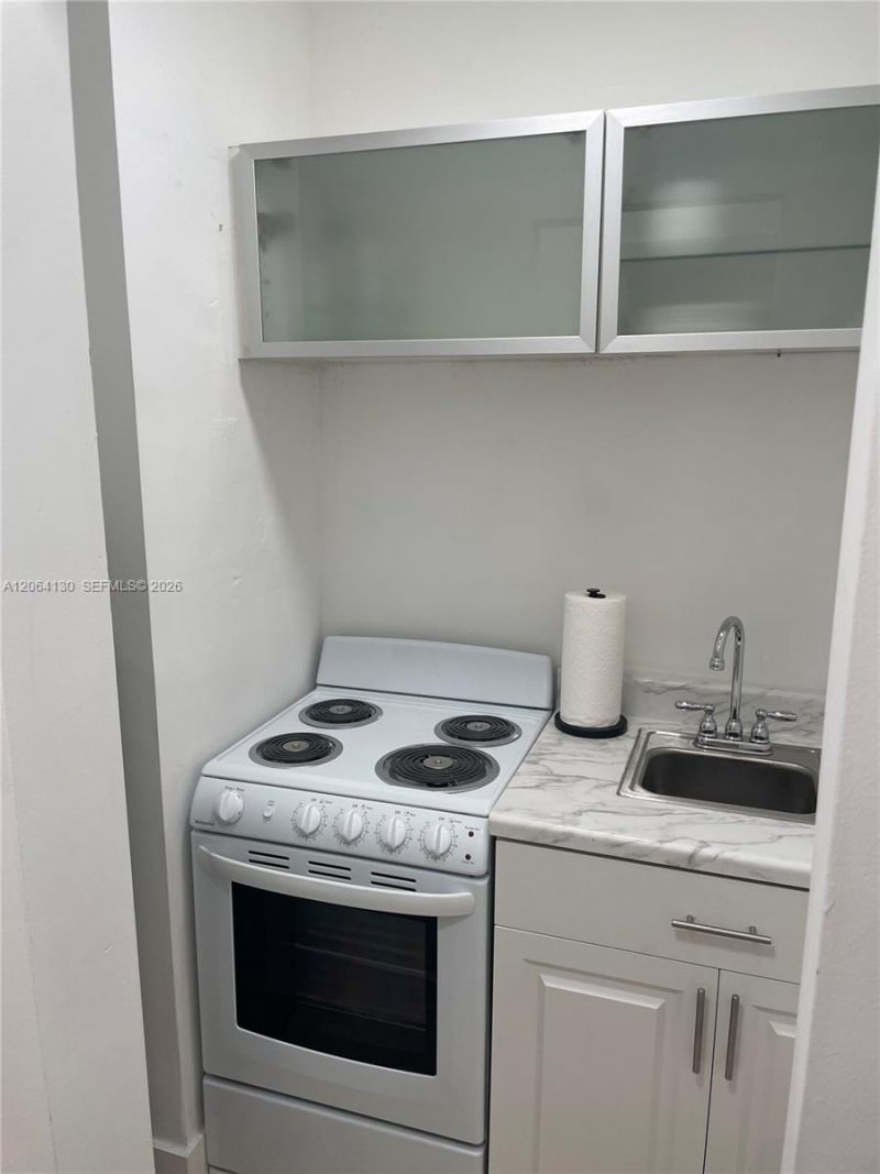320 NE 160th St, Miami, FL 33162 Photo
