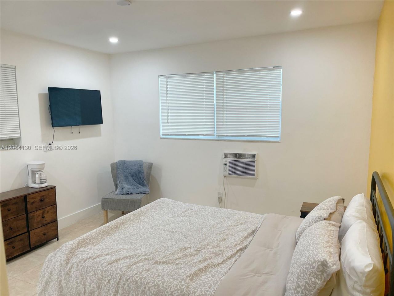 320 NE 160th St, Miami, FL 33162 Photo