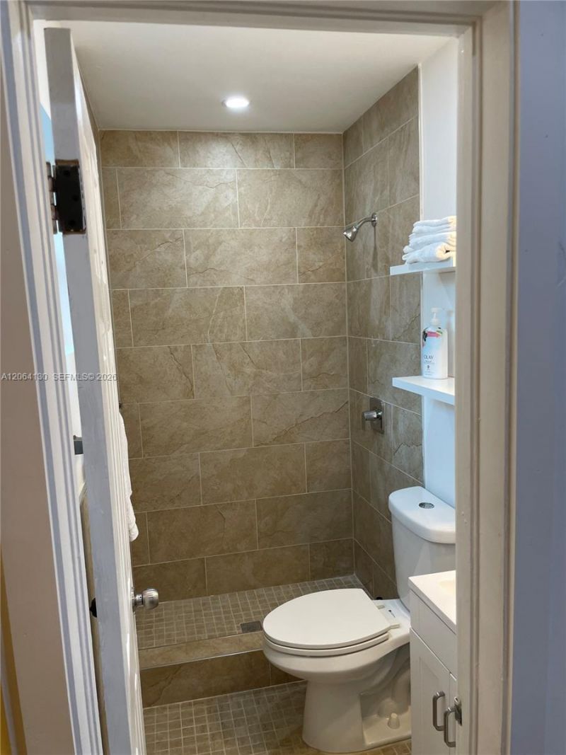 320 NE 160th St, Miami, FL 33162 Photo