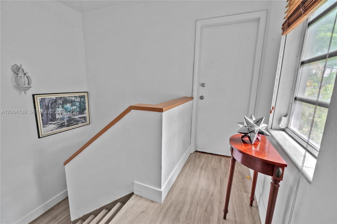 411 Santander Ave, Unit 1, Coral Gables, FL 33134 Photo