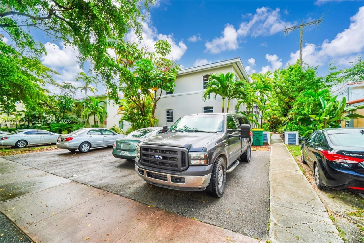 411 Santander Ave, Unit 1, Coral Gables, FL 33134 Photo