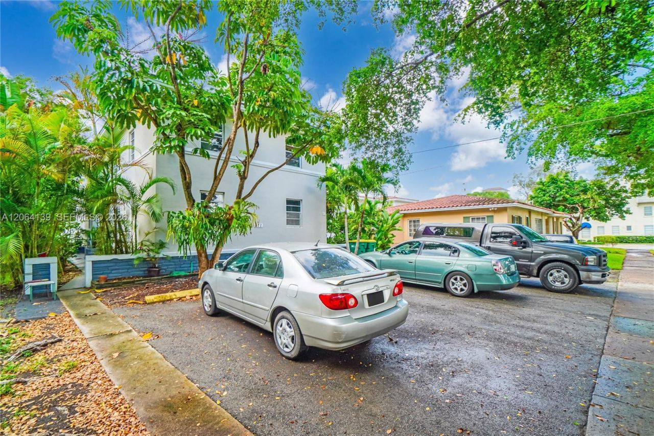 411 Santander Ave, Unit 1, Coral Gables, FL 33134 Photo
