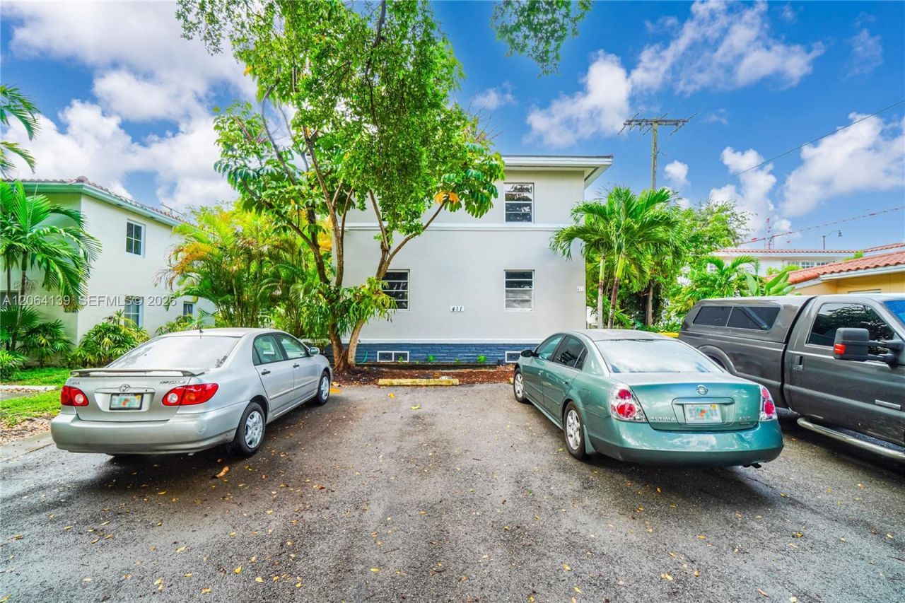 411 Santander Ave, Unit 1, Coral Gables, FL 33134 Photo