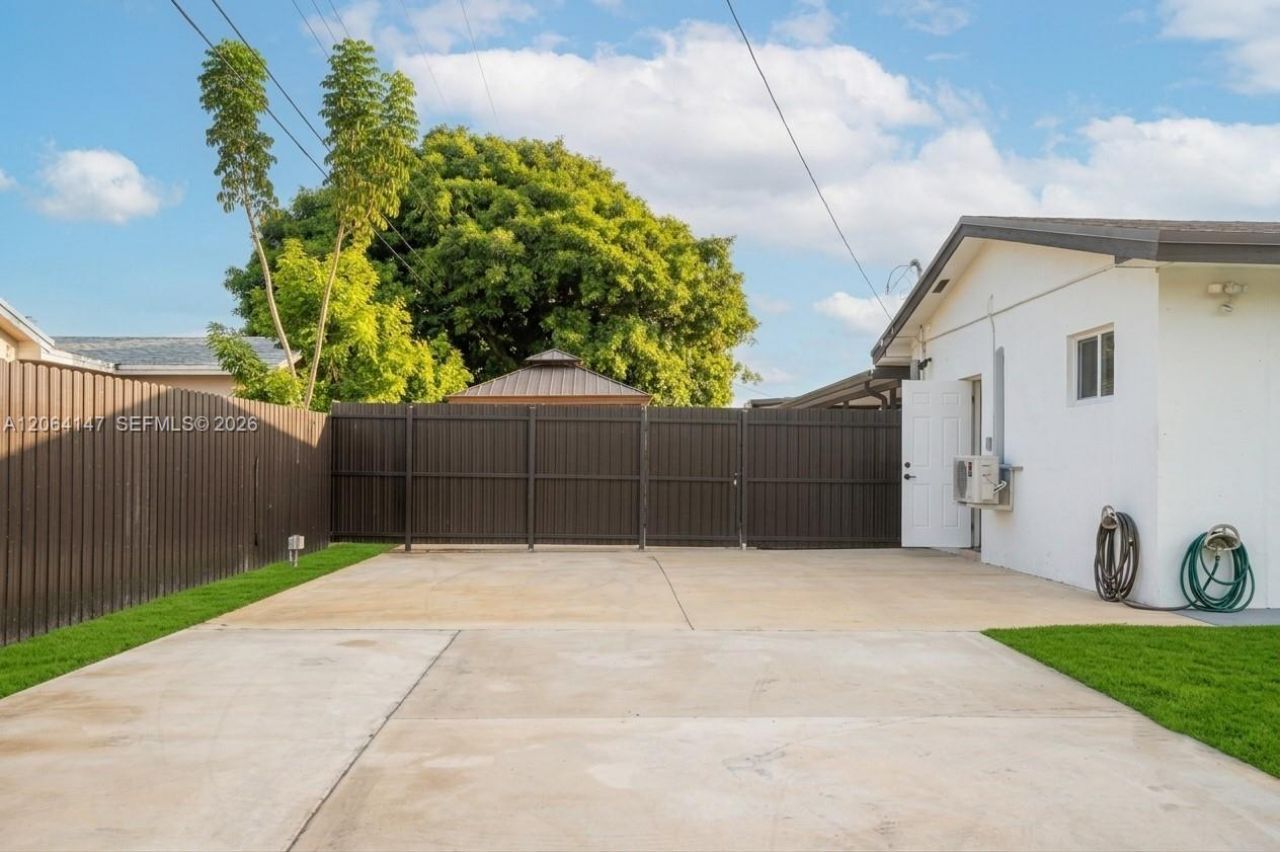 10860 SW 217th Ter, Miami, FL 33170 Photo