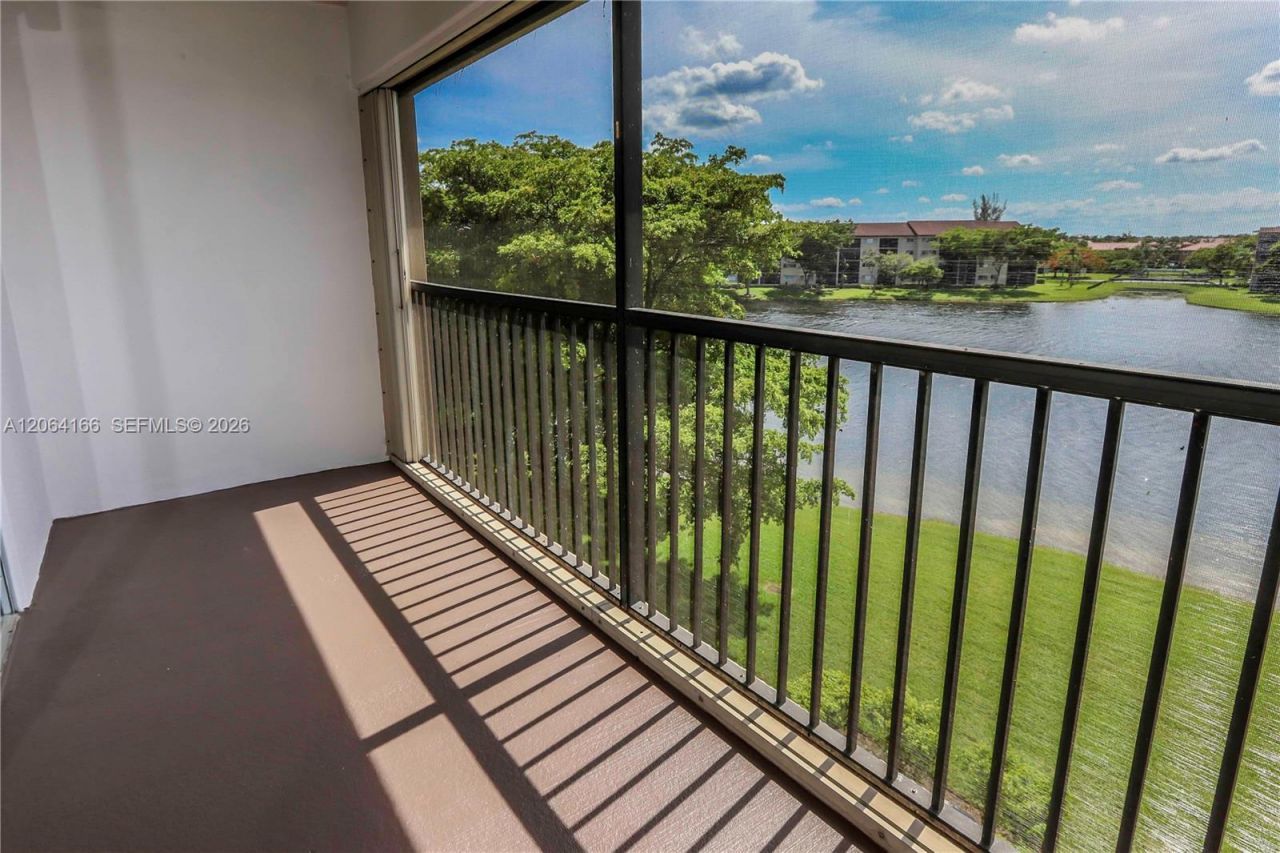 850 SW 138th Ave, Unit 409D, Pembroke Pines, FL 33027 Photo