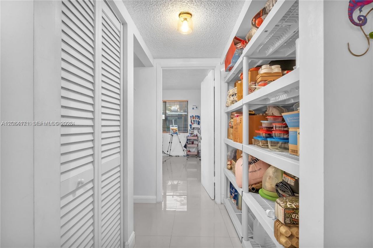 491 Ives Dairy Rd , Unit 202-5, Miami, FL 33179 Photo