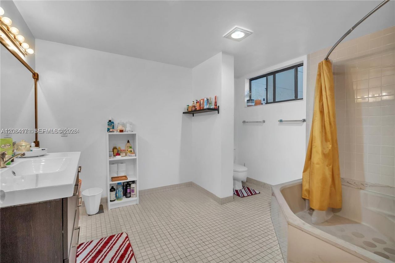 491 Ives Dairy Rd , Unit 202-5, Miami, FL 33179 Photo