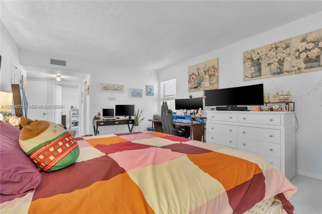 491 Ives Dairy Rd , Unit 202-5, Miami, FL 33179 Photo