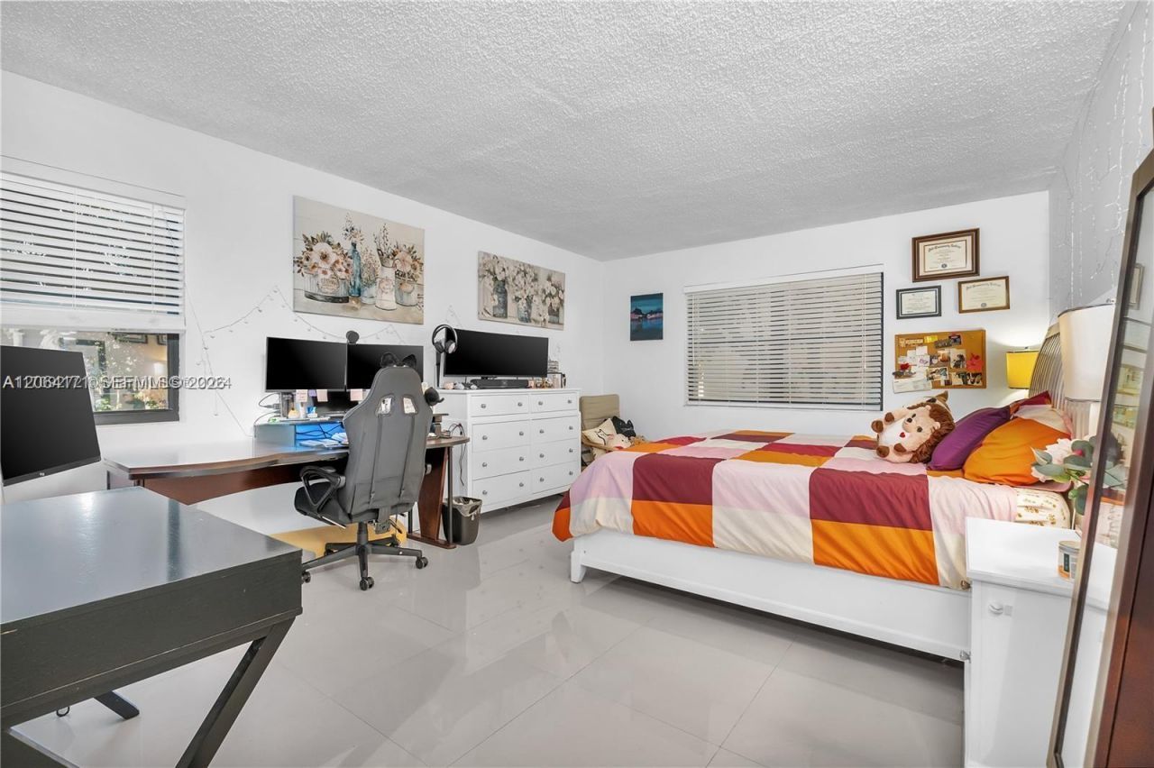 491 Ives Dairy Rd , Unit 202-5, Miami, FL 33179 Photo