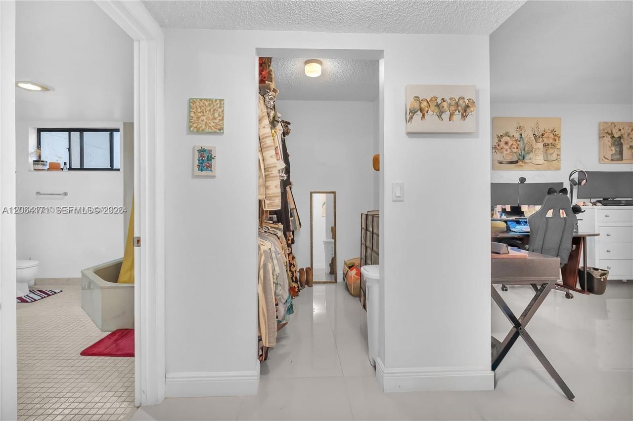 491 Ives Dairy Rd , Unit 202-5, Miami, FL 33179 Photo