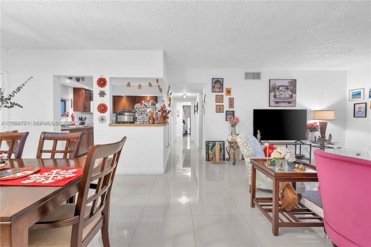 491 Ives Dairy Rd , Unit 202-5, Miami, FL 33179 Photo
