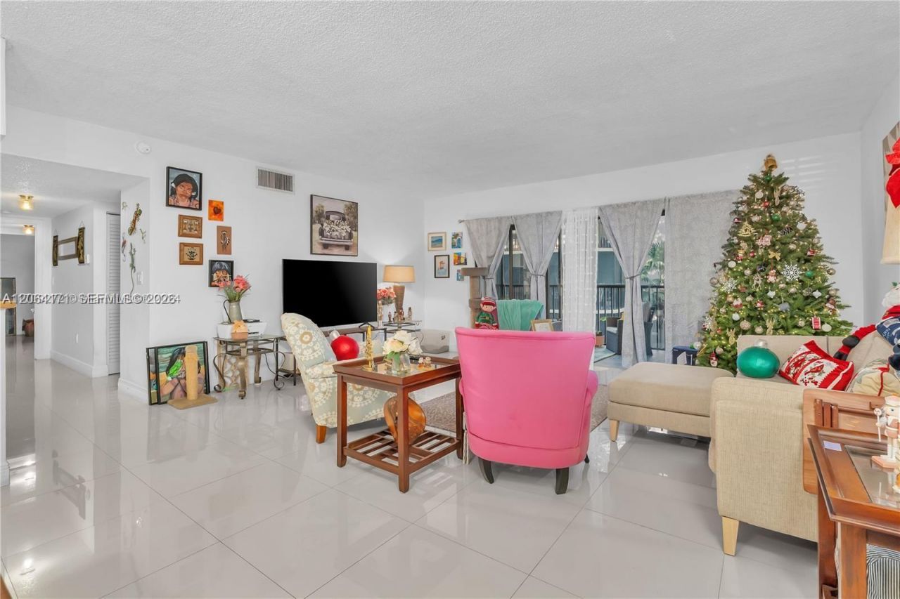 491 Ives Dairy Rd , Unit 202-5, Miami, FL 33179 Photo