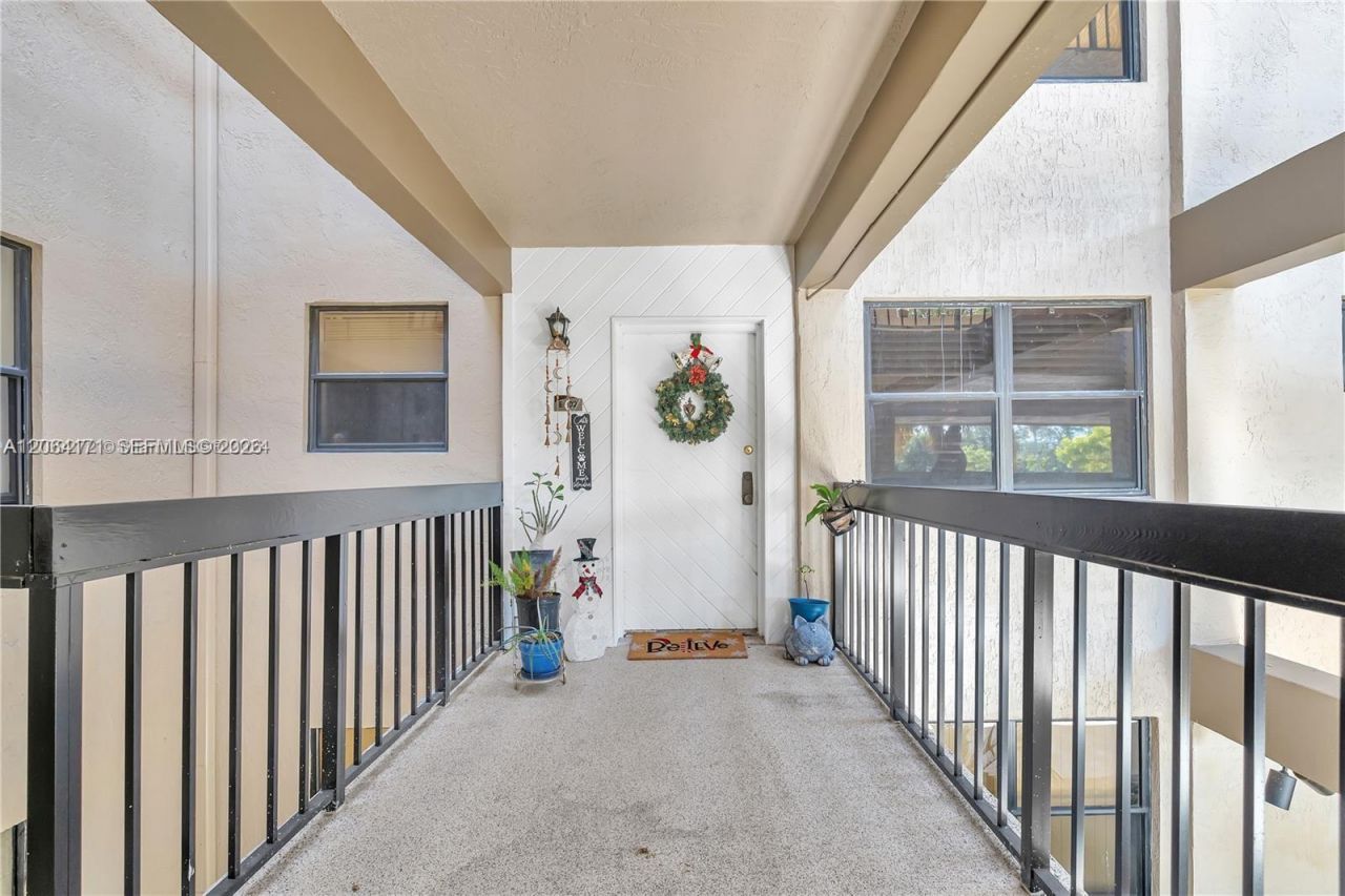 491 Ives Dairy Rd , Unit 202-5, Miami, FL 33179 Photo
