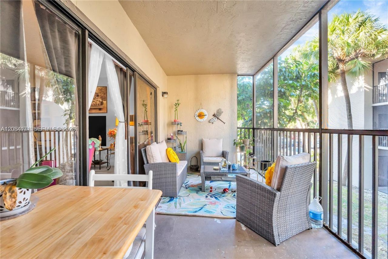 491 Ives Dairy Rd , Unit 202-5, Miami, FL 33179 Photo