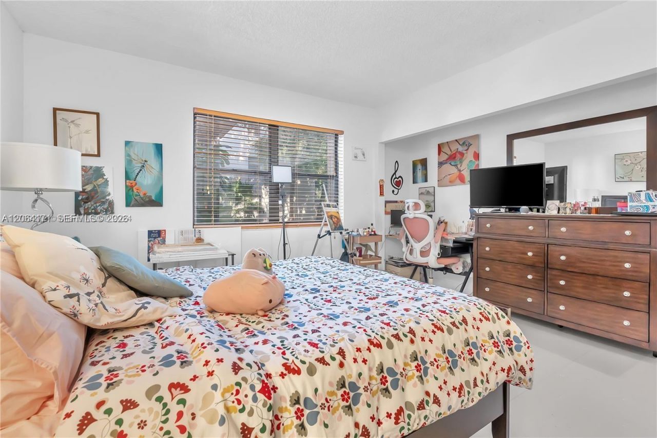 491 Ives Dairy Rd , Unit 202-5, Miami, FL 33179 Photo
