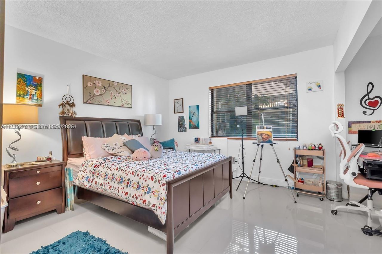 491 Ives Dairy Rd , Unit 202-5, Miami, FL 33179 Photo
