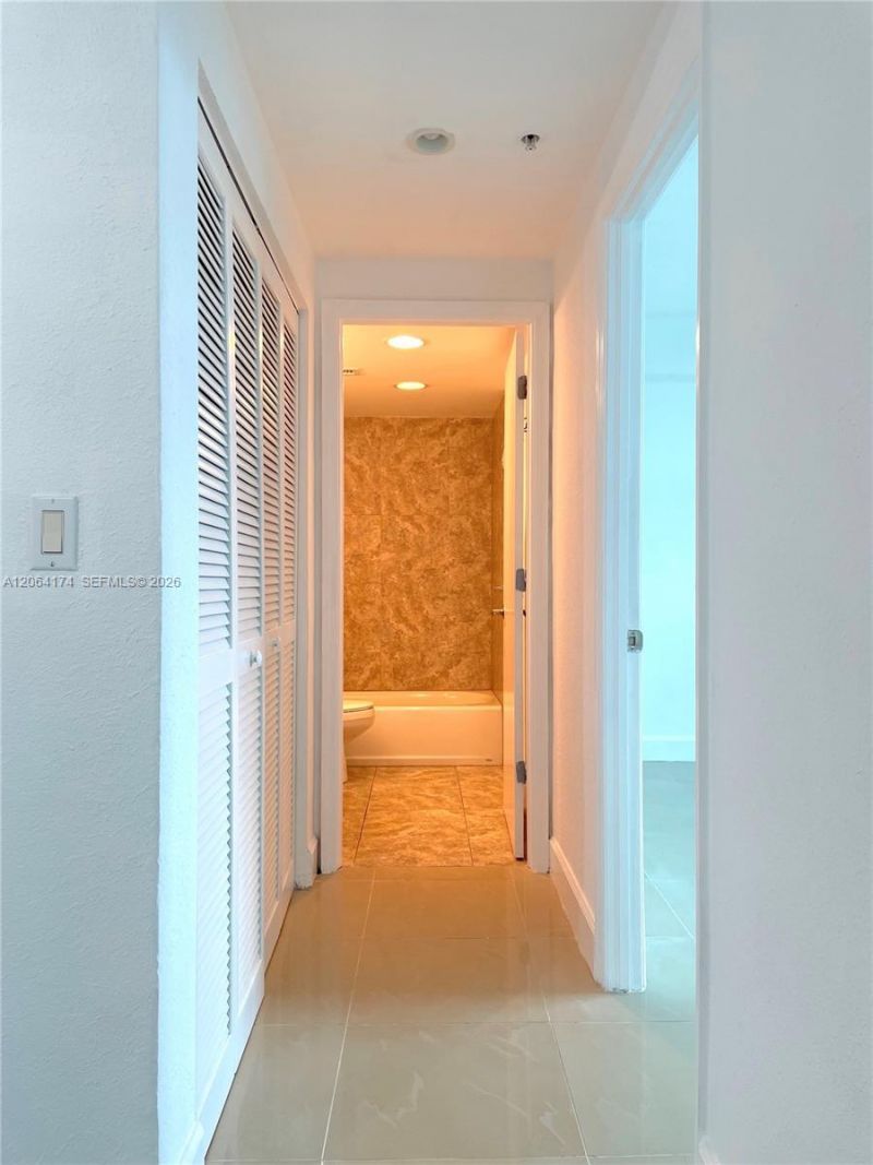 7501 E Treasure Dr, Unit 10C, North Bay Village, FL 33141 Photo