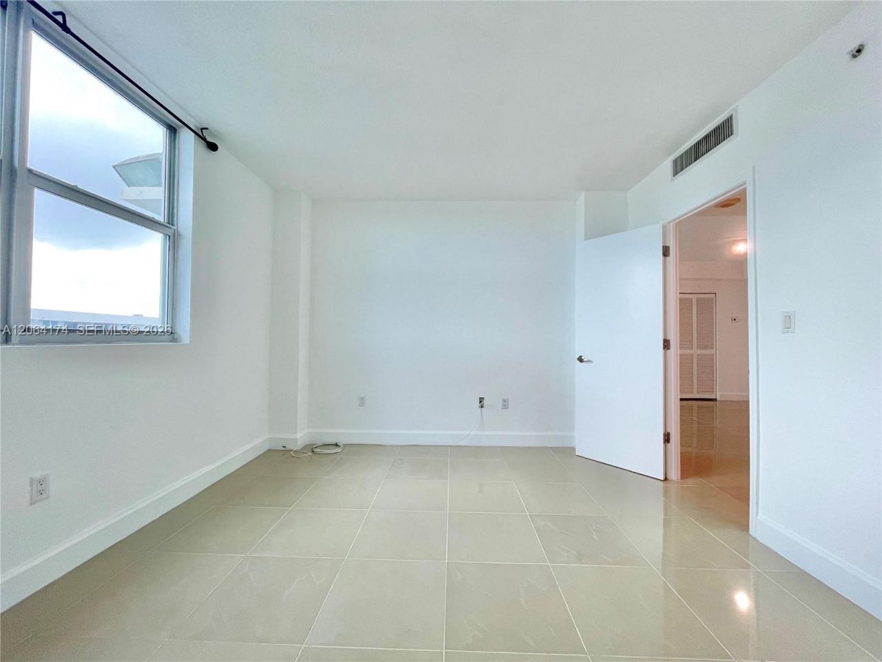 7501 E Treasure Dr, Unit 10C, North Bay Village, FL 33141 Photo