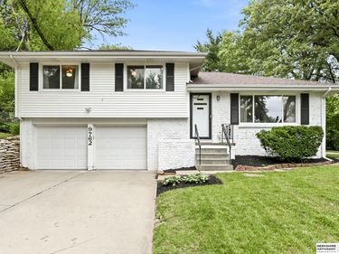 9762 Grover Street, Omaha, NE 68124