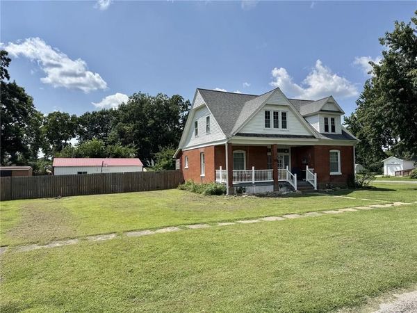 200 S Moulton Street, Leeton, MO 64761