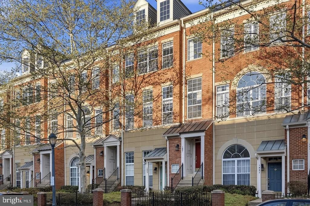 1881 Crescent Park Drive, Reston, VA 20190 Main Photo