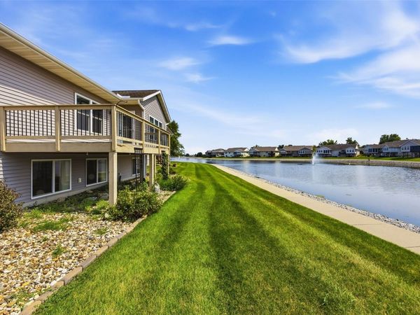 7101 Waterview Drive SW, Cedar Rapids, IA 52404